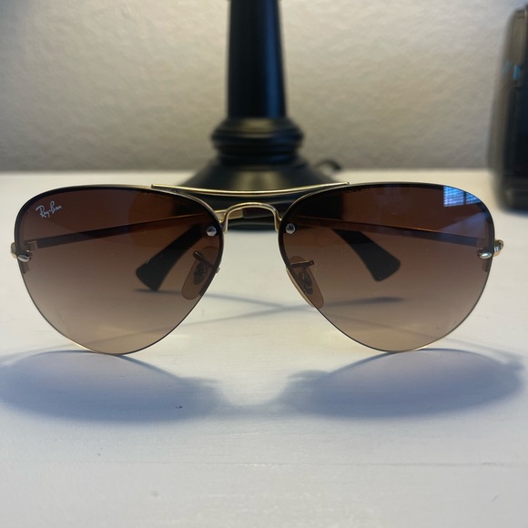 Ray-bans Aviator Sunglasses gold tone frames - Picture 1 of 7